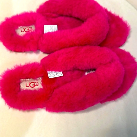 NWOT. UGG WOMEN'S SHEARLING FLIP FLOP SLIPPER SANDALS Color: FUSCHIA Size 8. - Picture 3 of 5